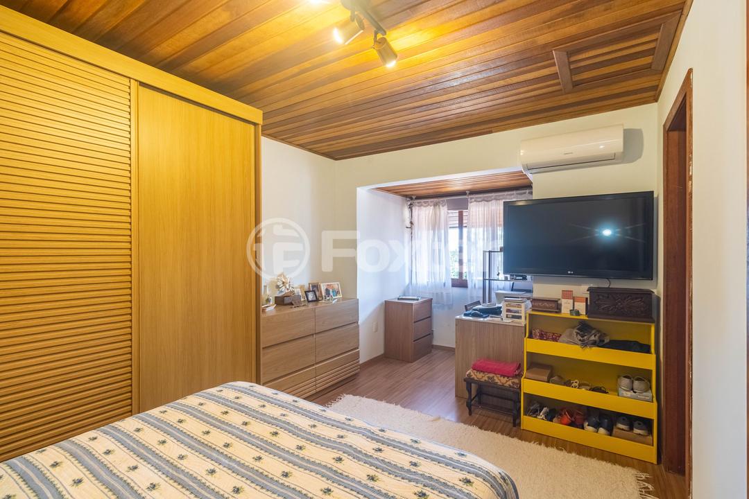 Casa à venda com 3 quartos, 220m² - Foto 8