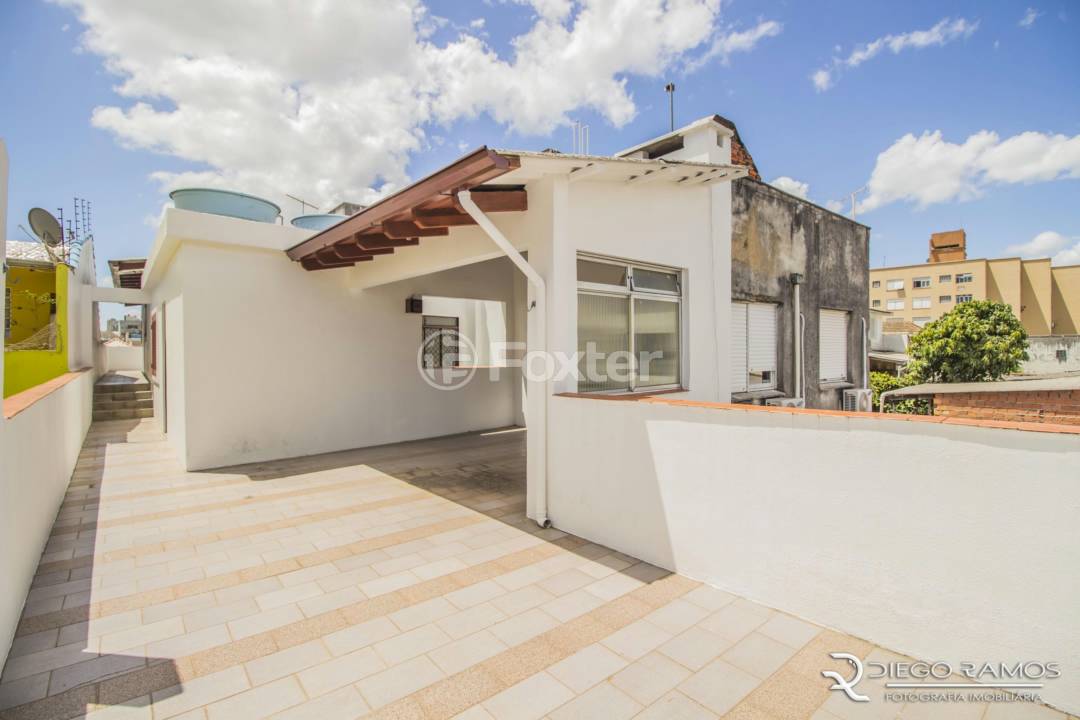 Casa à venda com 3 quartos, 440m² - Foto 2