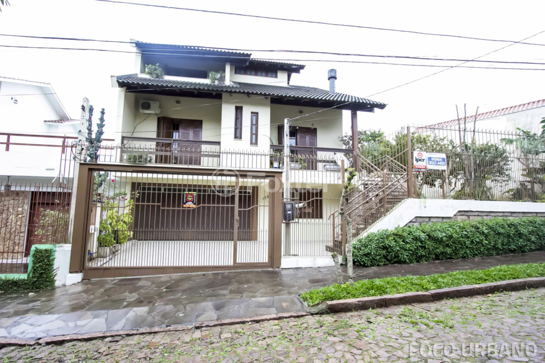 Casa à venda com 3 quartos, 266m² - Foto 1