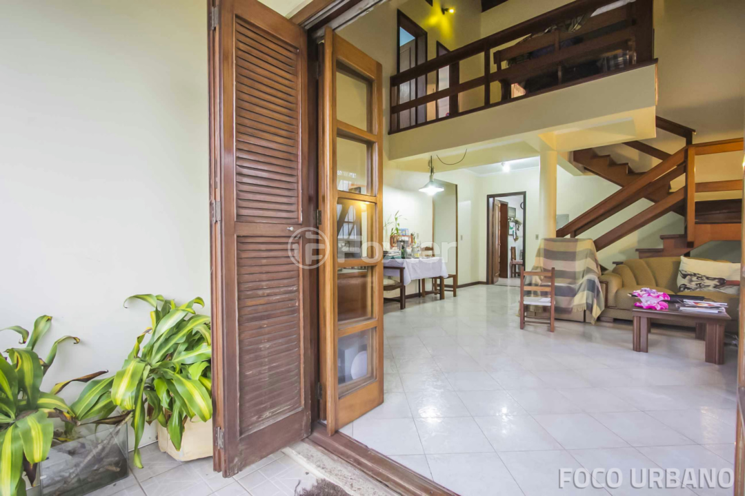 Casa à venda com 3 quartos, 266m² - Foto 2