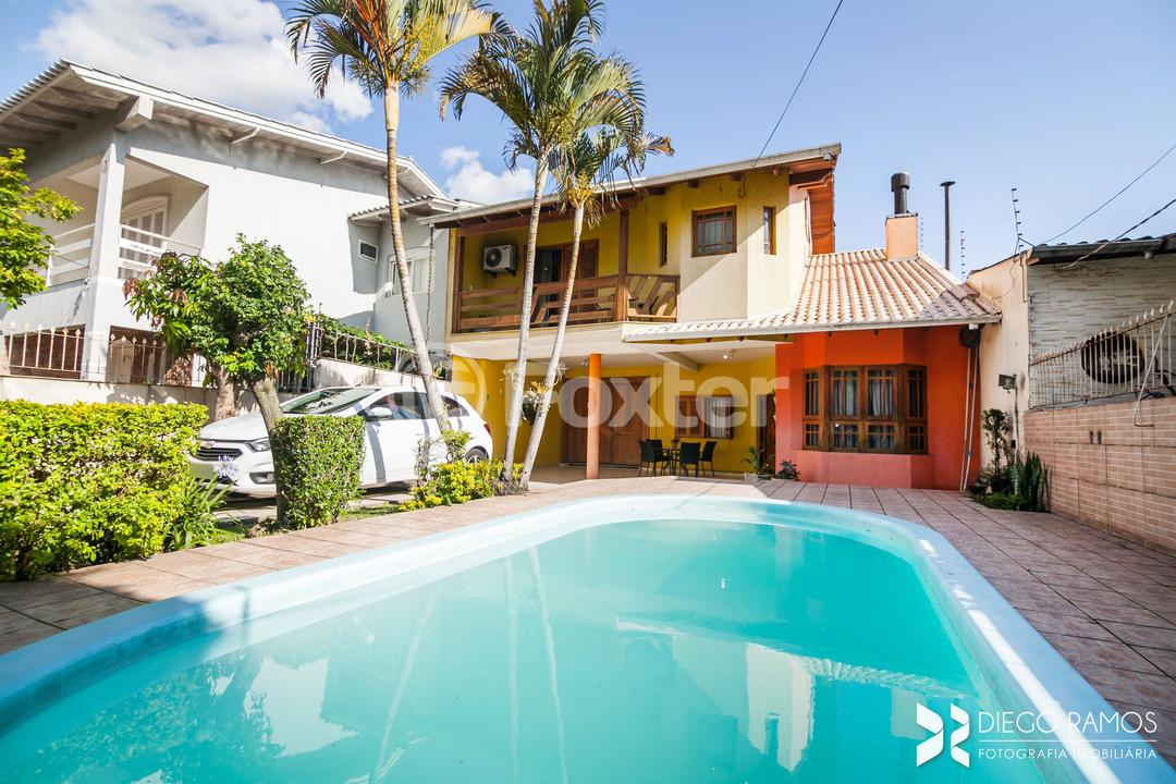 Casa à venda com 4 quartos, 300m² - Foto 1