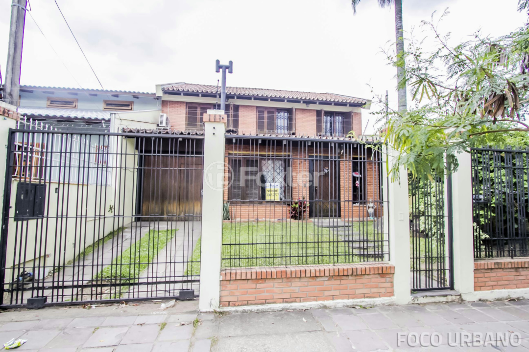 Casa à venda com 6 quartos, 300m² - Foto 1