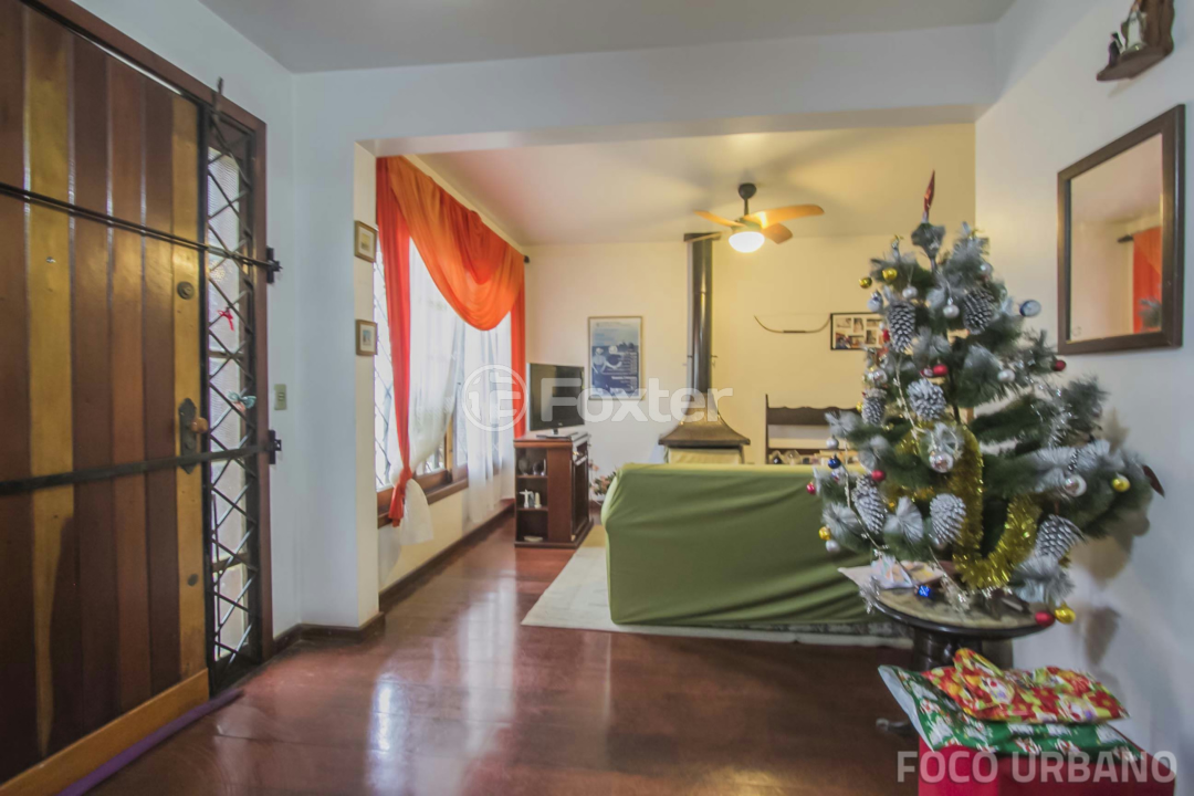 Casa à venda com 6 quartos, 300m² - Foto 2