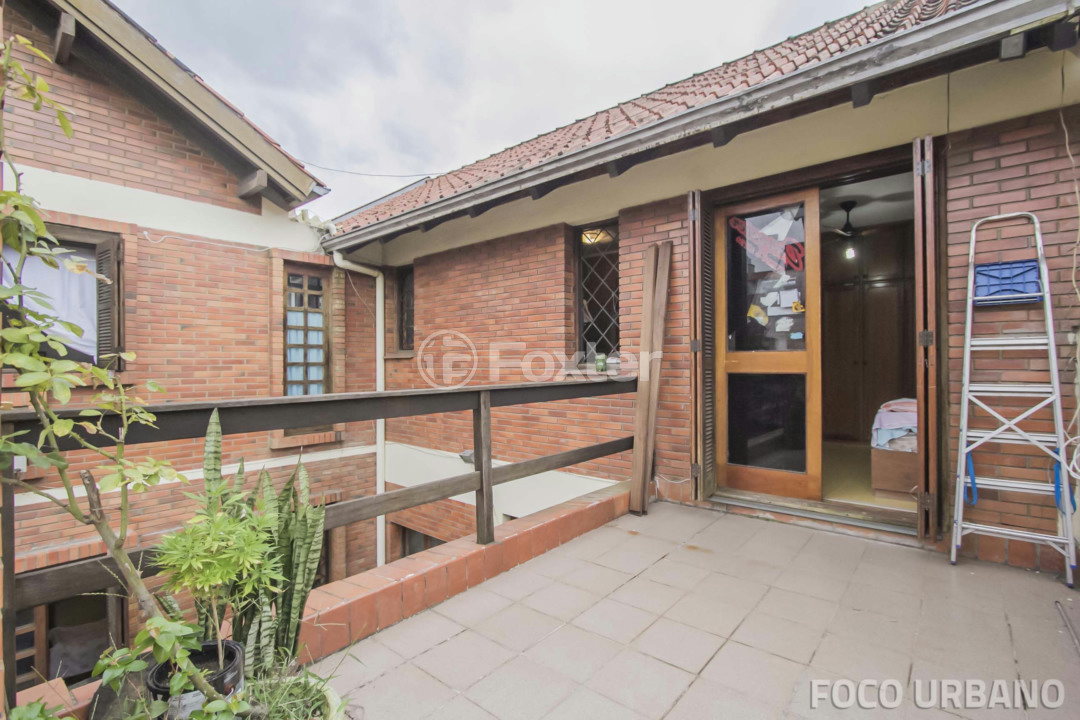 Casa à venda com 6 quartos, 300m² - Foto 27
