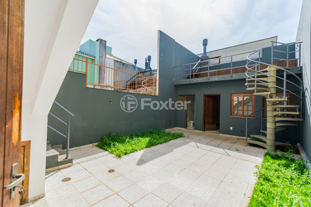 Casa à venda com 3 quartos, 318m² - Foto 7