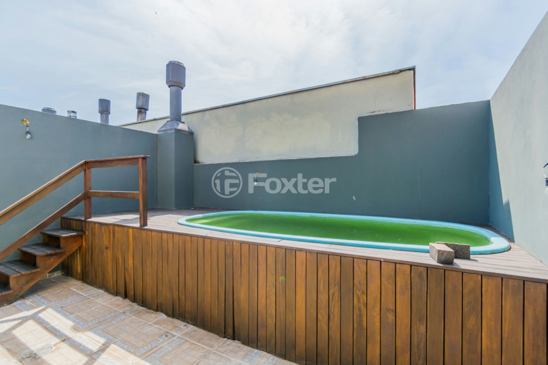 Casa à venda com 3 quartos, 318m² - Foto 2