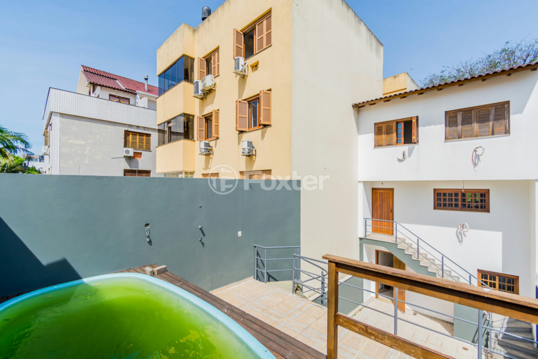 Casa à venda com 3 quartos, 318m² - Foto 1