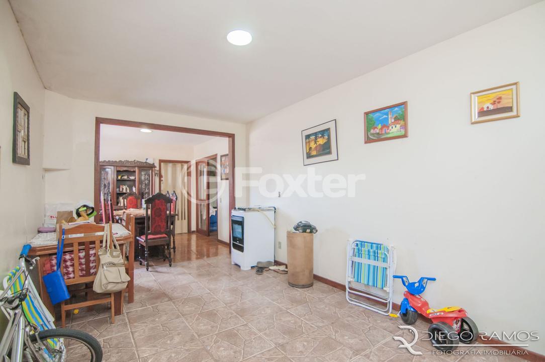 Casa à venda com 6 quartos, 200m² - Foto 2