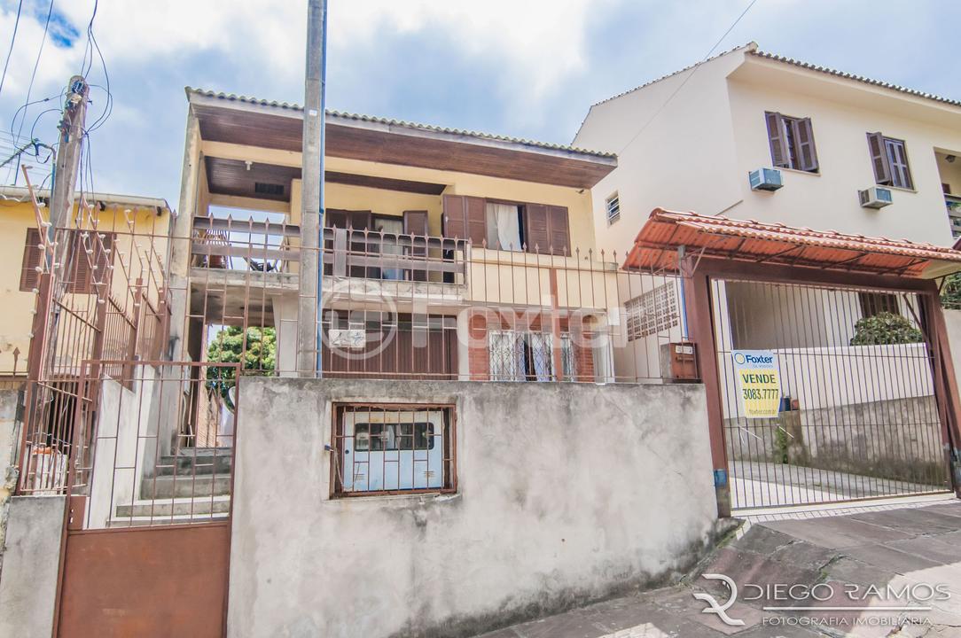 Casa à venda com 6 quartos, 200m² - Foto 1
