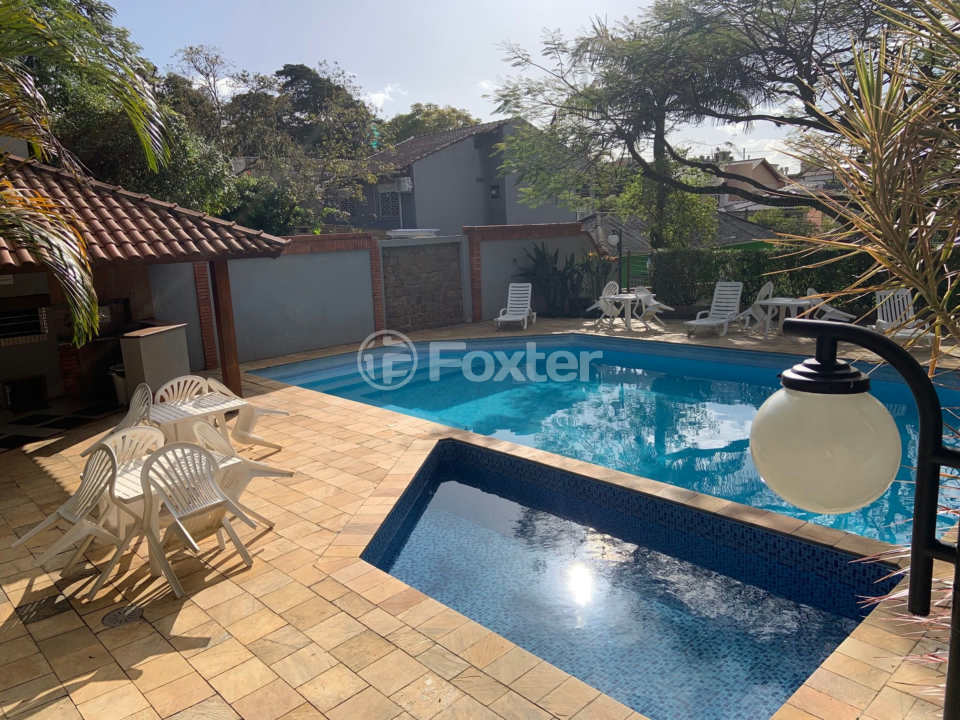 Casa de Condomínio à venda com 4 quartos, 240m² - Foto 1