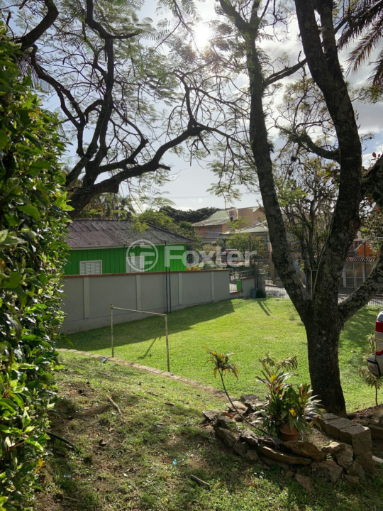 Casa de Condomínio à venda com 4 quartos, 240m² - Foto 2