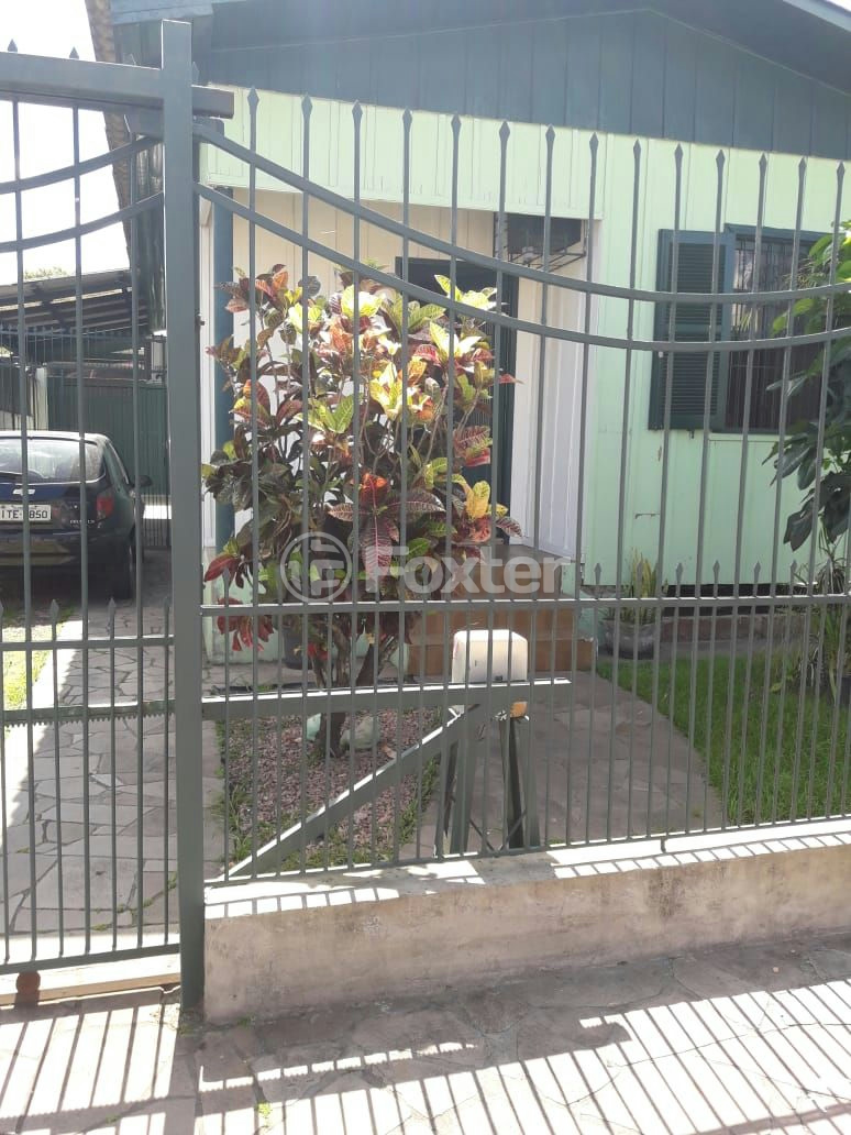 Casa à venda com 3 quartos, 109m² - Foto 1