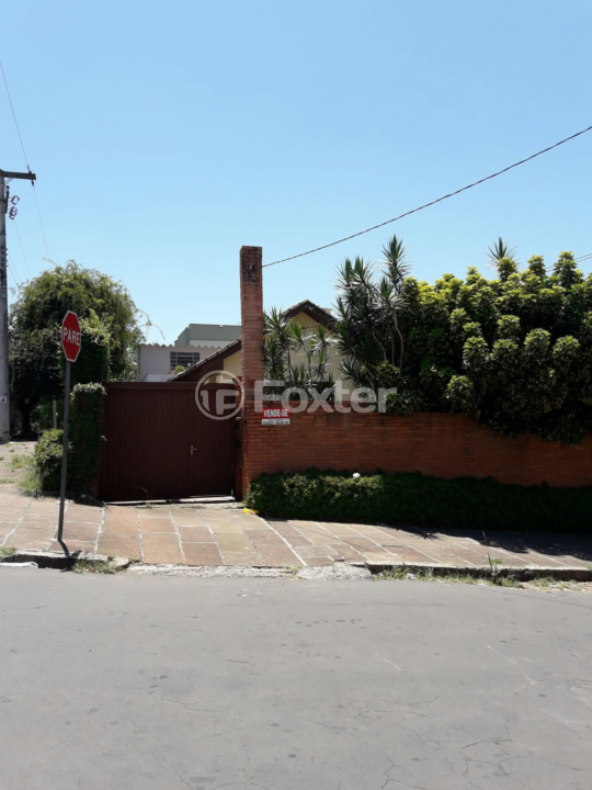 Casa à venda com 4 quartos, 142m² - Foto 2
