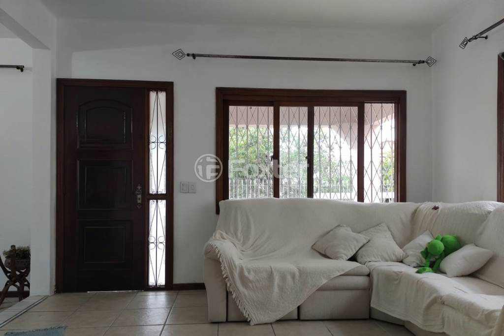 Casa à venda com 3 quartos, 296m² - Foto 1