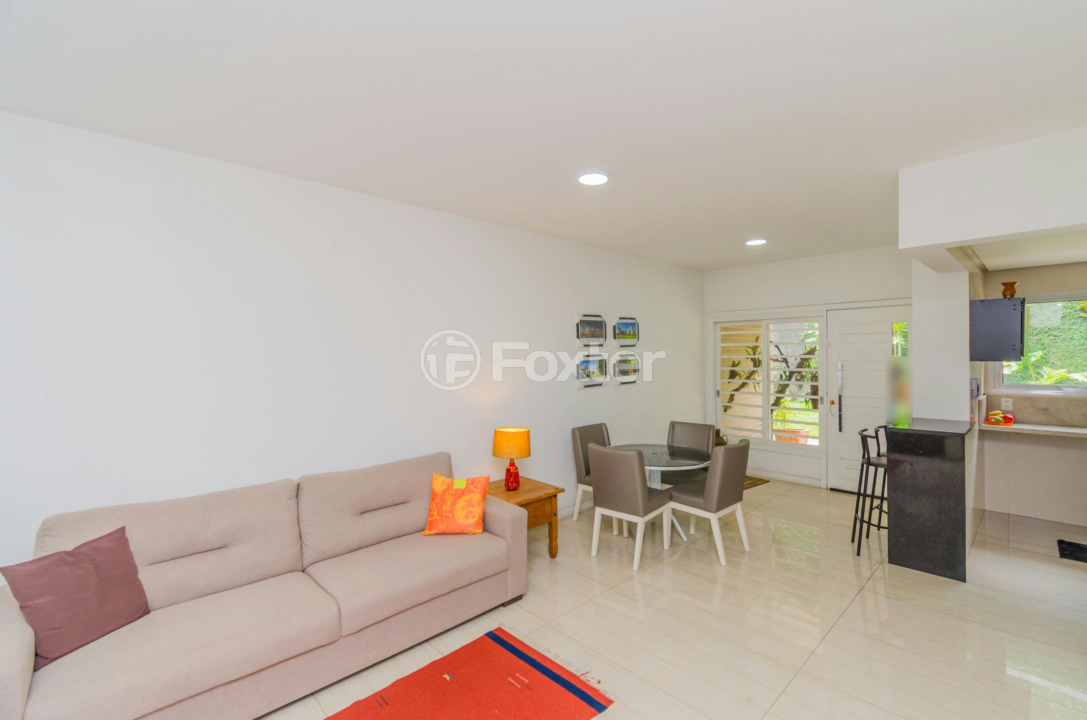 Casa de Condomínio à venda com 3 quartos, 250m² - Foto 3