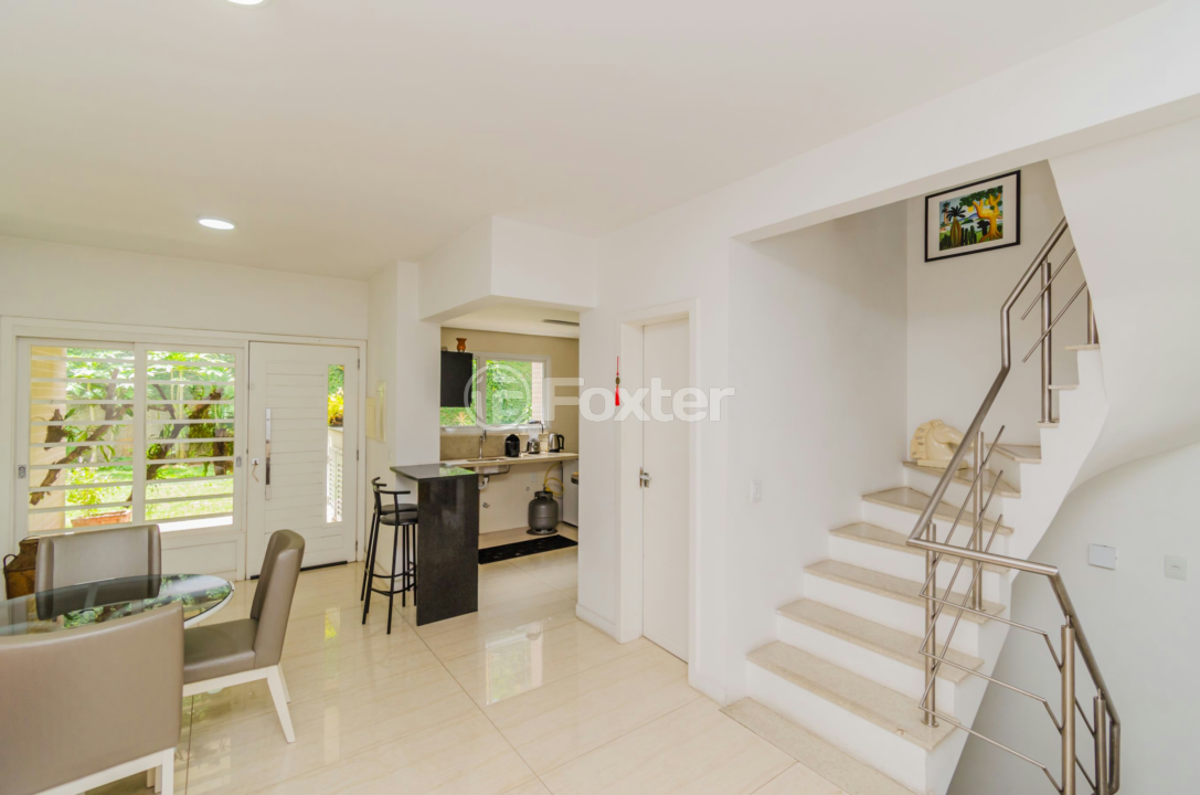Casa de Condomínio à venda com 3 quartos, 250m² - Foto 1