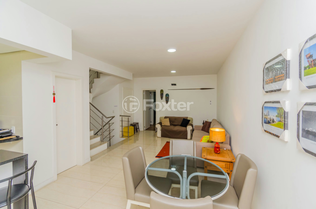 Casa de Condomínio à venda com 3 quartos, 250m² - Foto 2