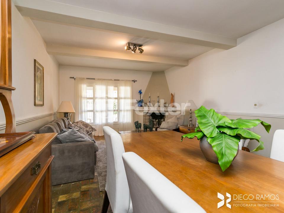 Casa à venda com 4 quartos, 239m² - Foto 2