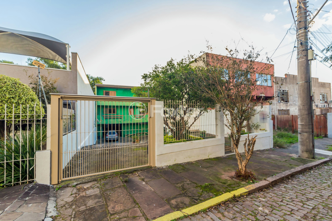 Casa à venda com 5 quartos, 242m² - Foto 2