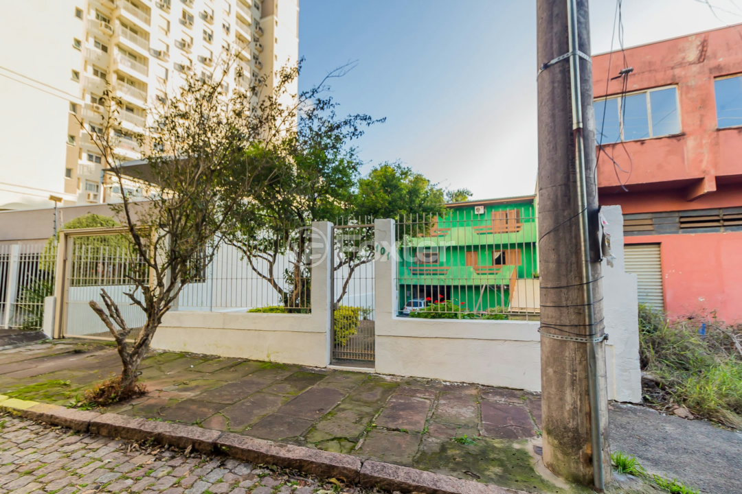 Casa à venda com 5 quartos, 242m² - Foto 3