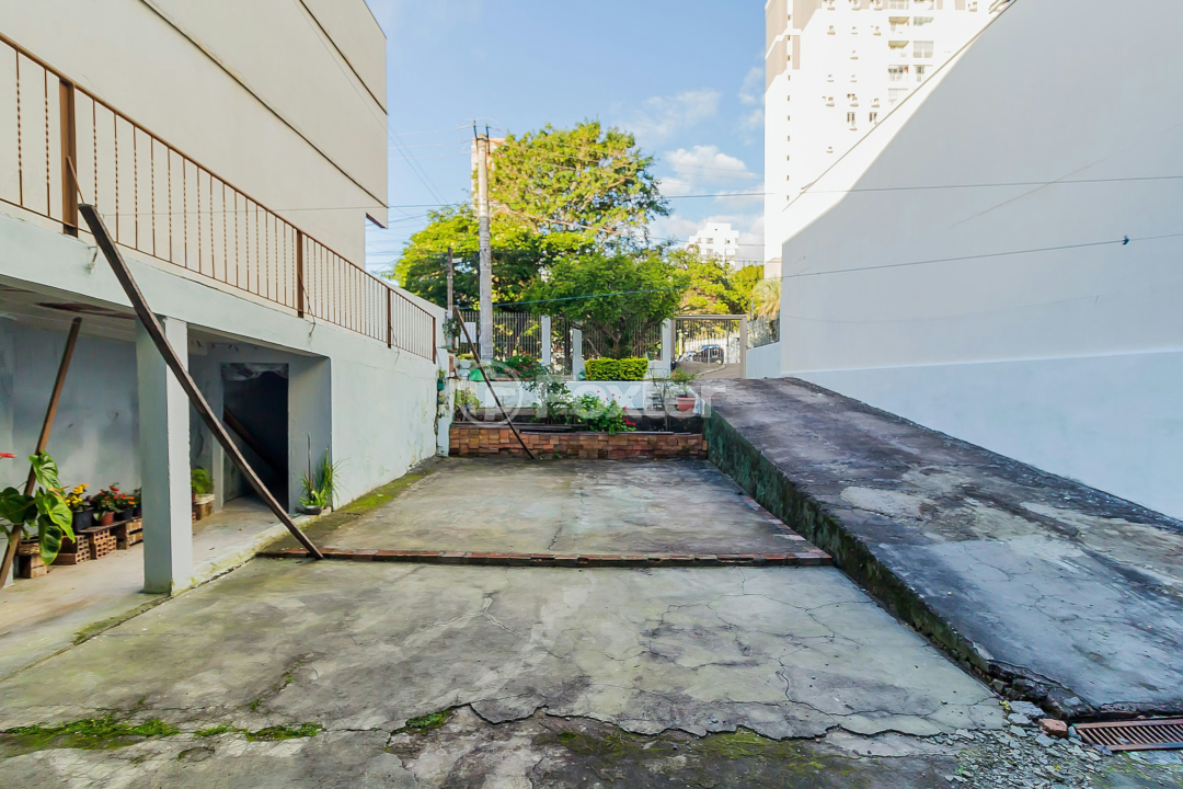 Casa à venda com 5 quartos, 242m² - Foto 5
