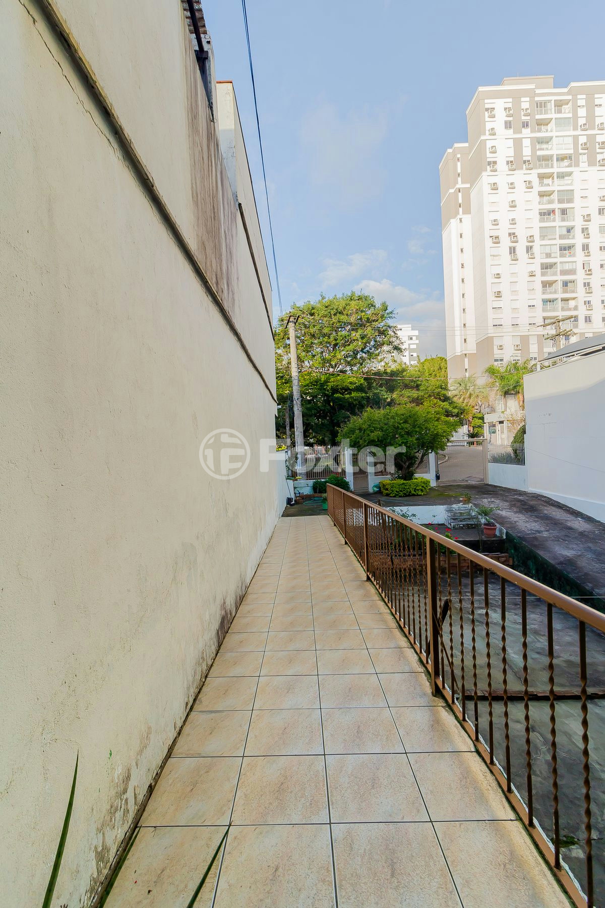 Casa à venda com 5 quartos, 242m² - Foto 8