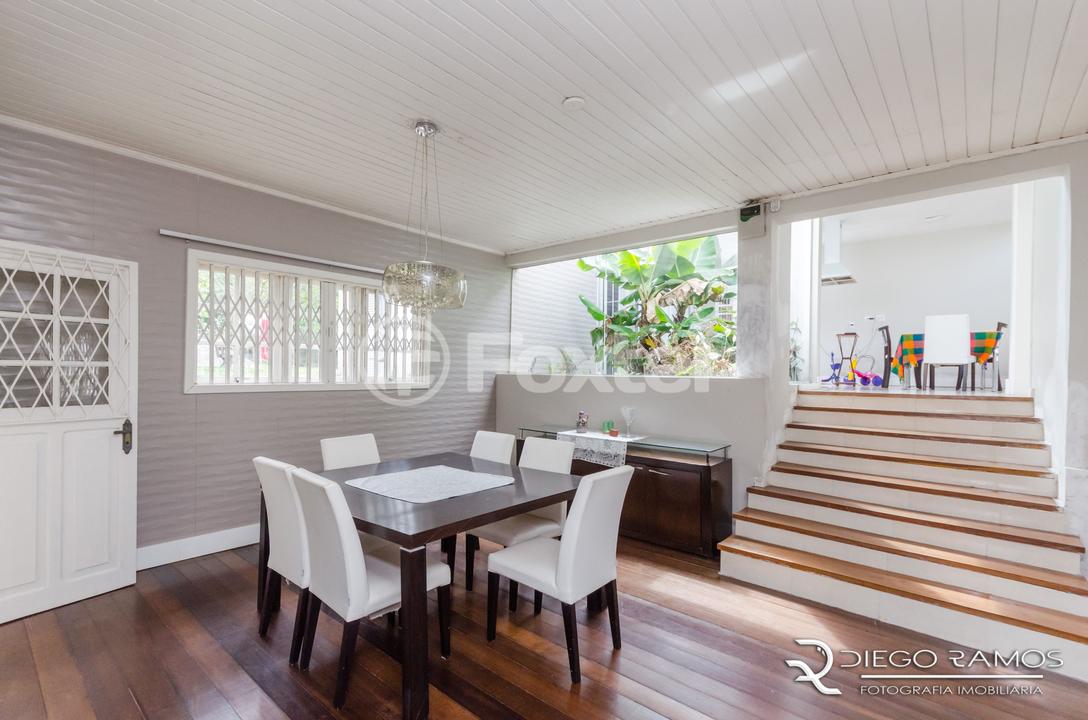 Casa à venda com 5 quartos, 250m² - Foto 1
