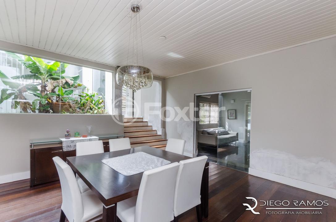 Casa à venda com 5 quartos, 250m² - Foto 4