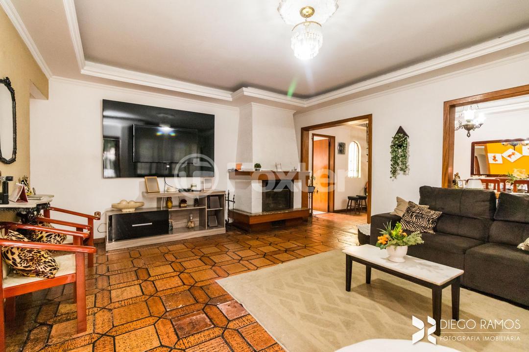 Casa à venda com 6 quartos, 220m² - Foto 3