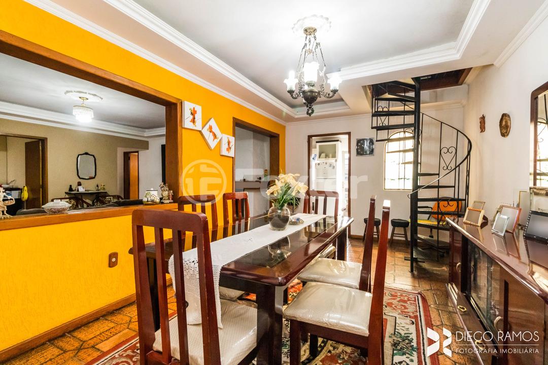 Casa à venda com 6 quartos, 220m² - Foto 8