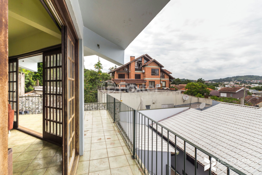 Casa à venda com 3 quartos, 292m² - Foto 2