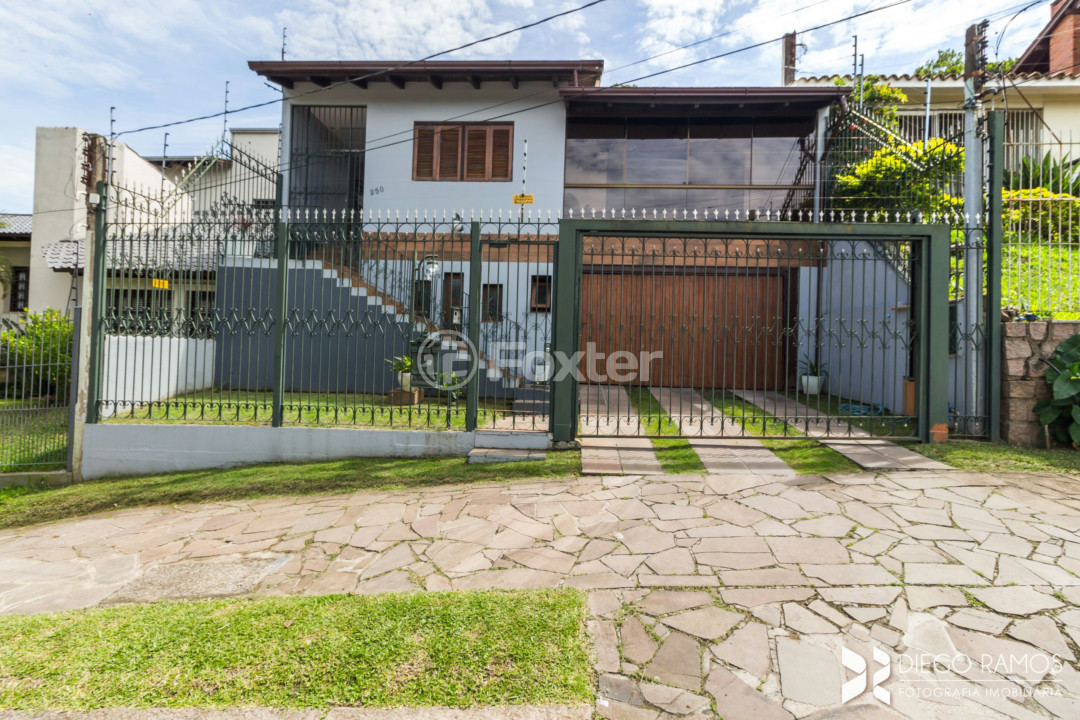Casa à venda com 3 quartos, 292m² - Foto 1