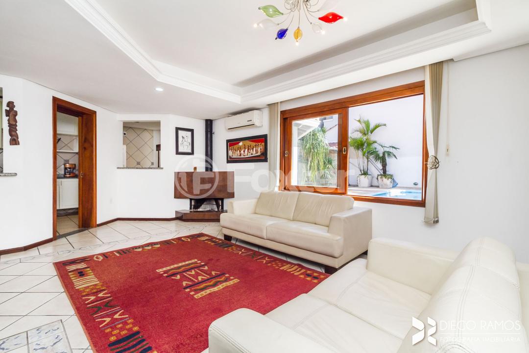 Casa de Condomínio à venda com 3 quartos, 300m² - Foto 2
