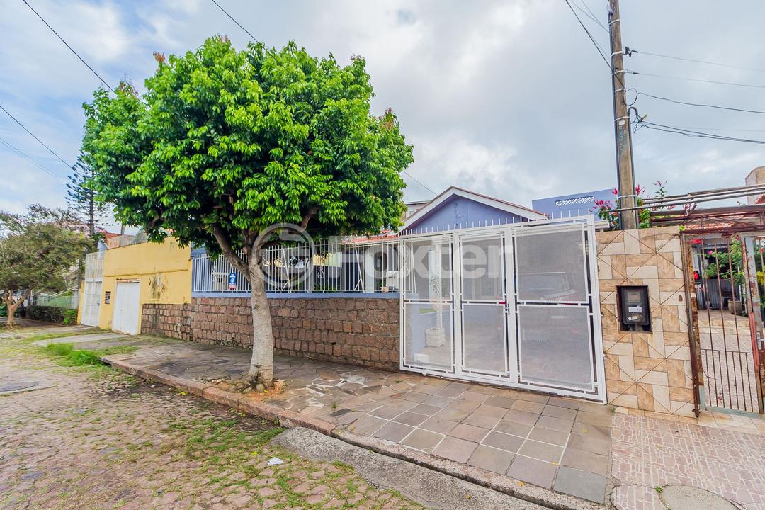 Casa à venda com 4 quartos, 300m² - Foto 1