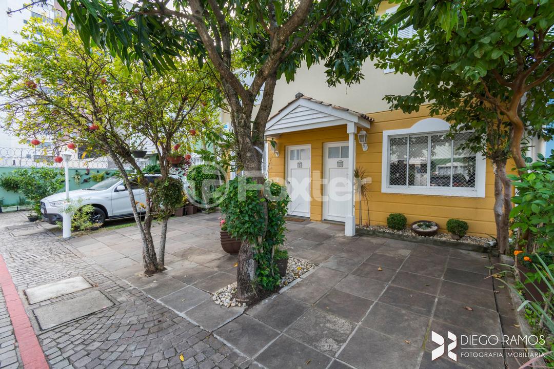 Casa de Condomínio à venda com 4 quartos, 150m² - Foto 2