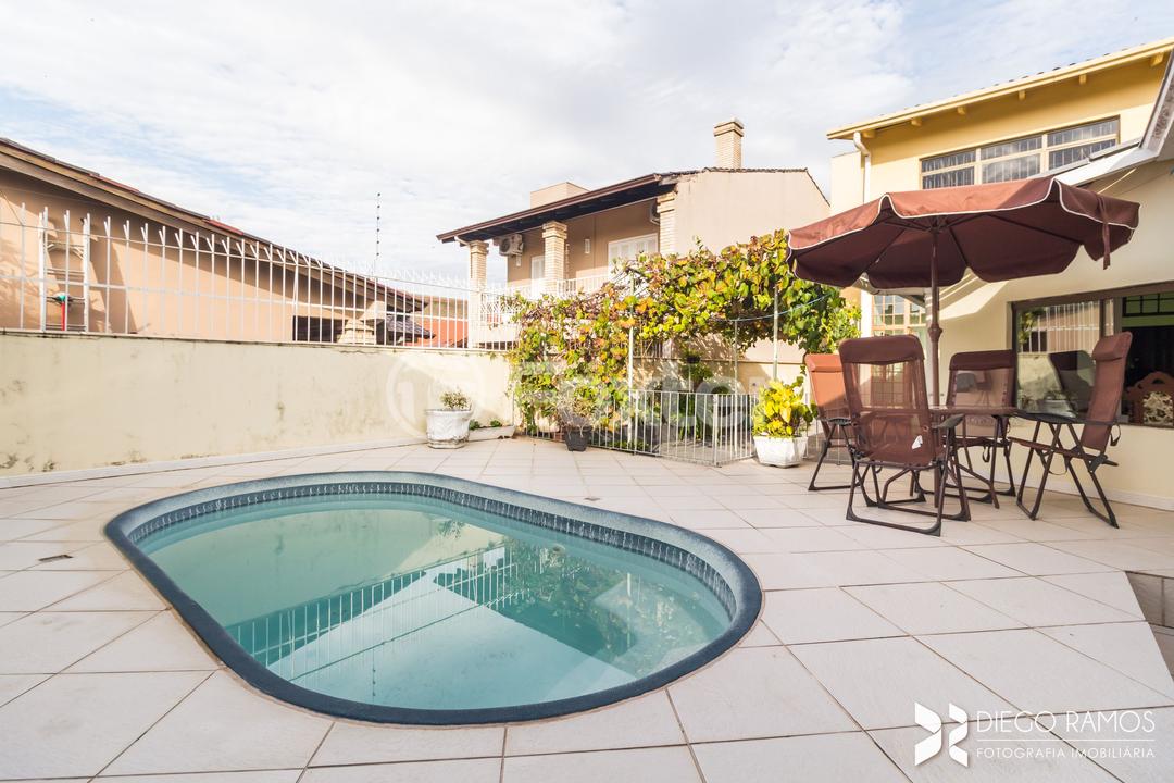 Casa à venda com 3 quartos, 229m² - Foto 1