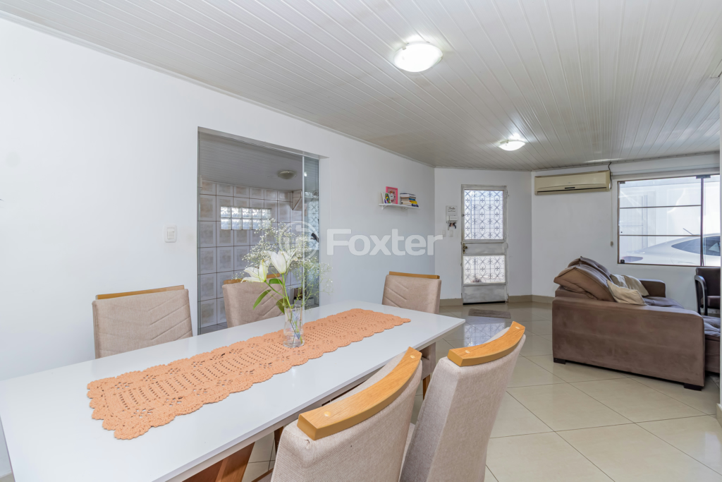Casa à venda com 3 quartos, 220m² - Foto 2