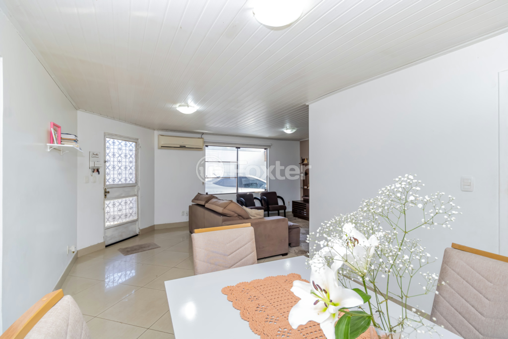 Casa à venda com 3 quartos, 220m² - Foto 3