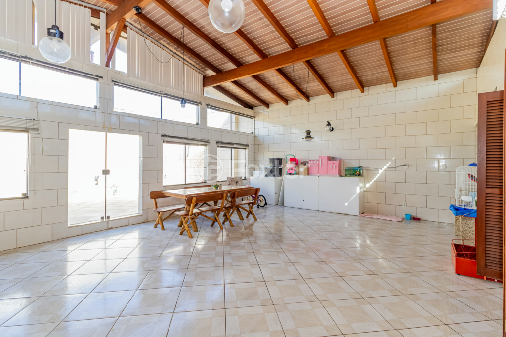 Casa à venda com 3 quartos, 220m² - Foto 32