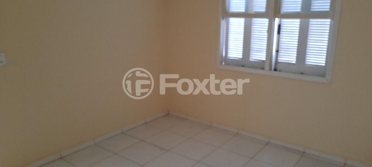 Casa à venda com 8 quartos, 220m² - Foto 3