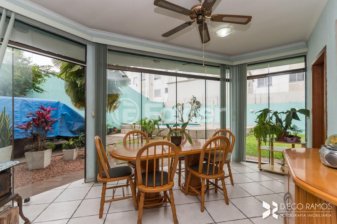 Casa à venda com 6 quartos, 240m² - Foto 2