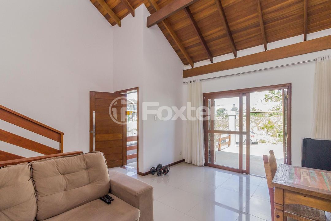 Casa de Condomínio à venda com 3 quartos, 240m² - Foto 3
