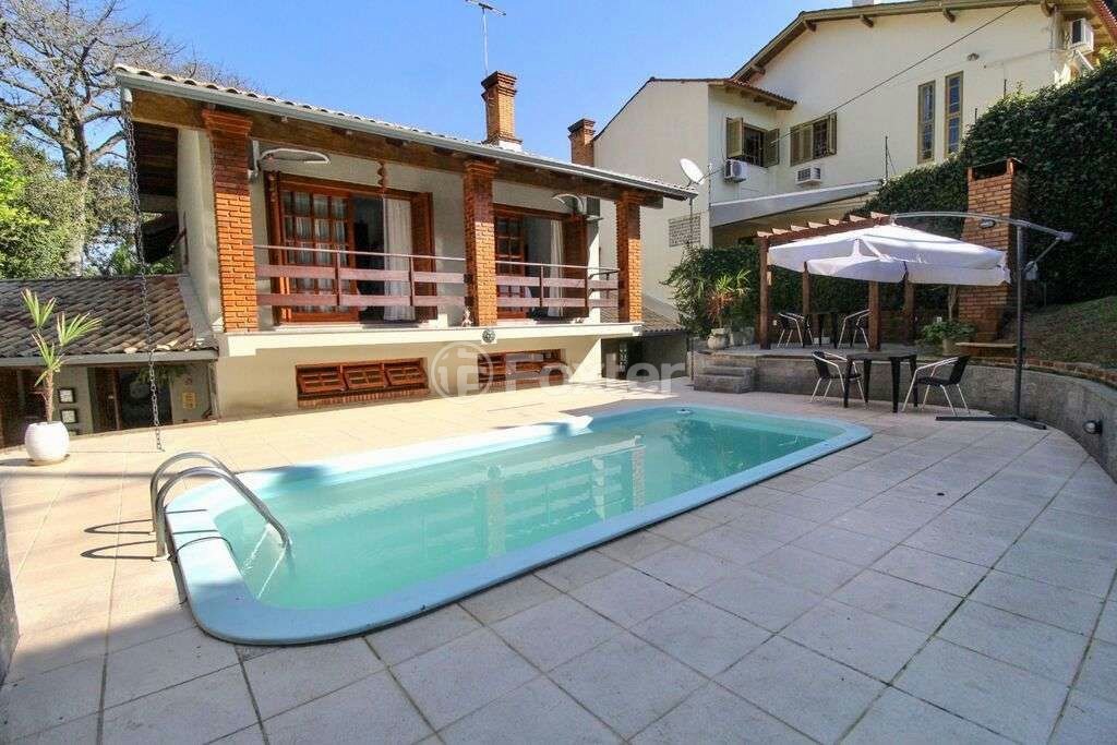 Casa à venda com 3 quartos, 291m² - Foto 1