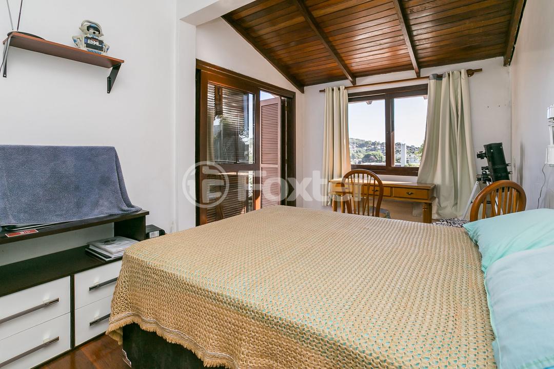 Casa à venda com 3 quartos, 300m² - Foto 4