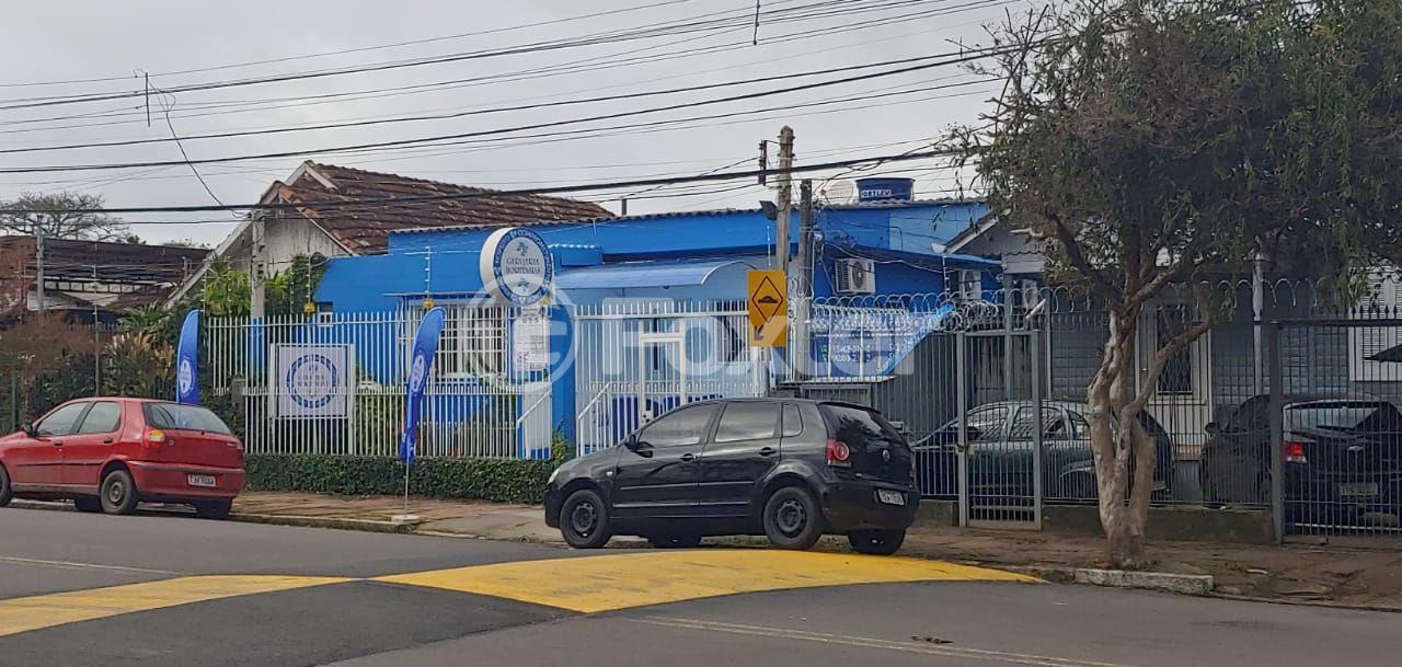Casa à venda com 4 quartos, 220m² - Foto 2