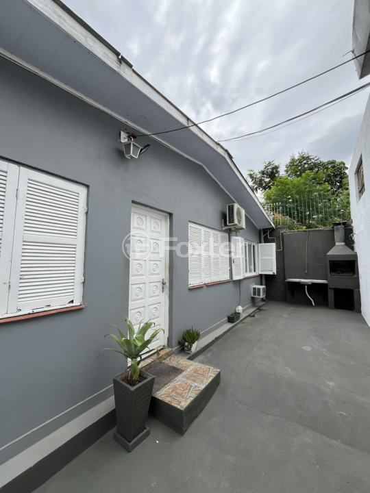 Casa à venda com 3 quartos, 130m² - Foto 1