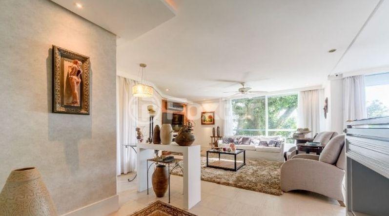 Casa de Condomínio à venda com 3 quartos, 367m² - Foto 2