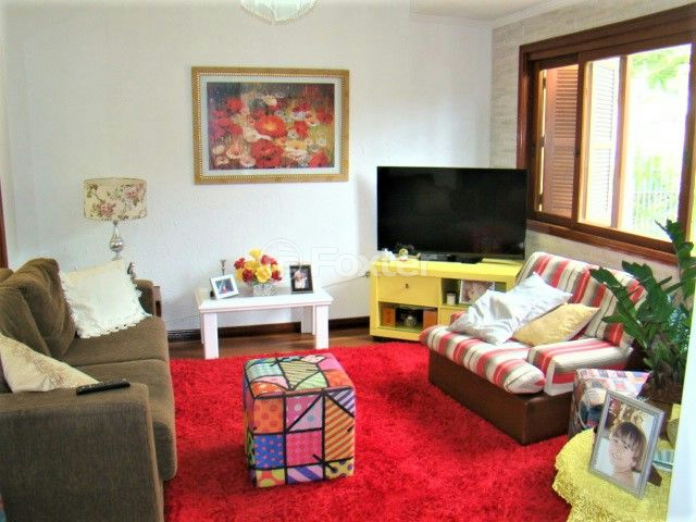 Casa à venda com 3 quartos, 180m² - Foto 1