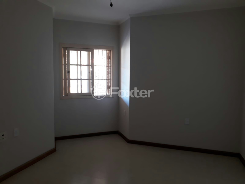 Casa à venda com 3 quartos, 217m² - Foto 4