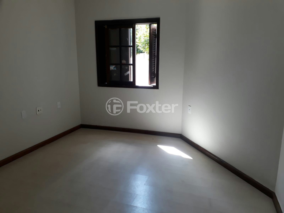 Casa à venda com 3 quartos, 217m² - Foto 2